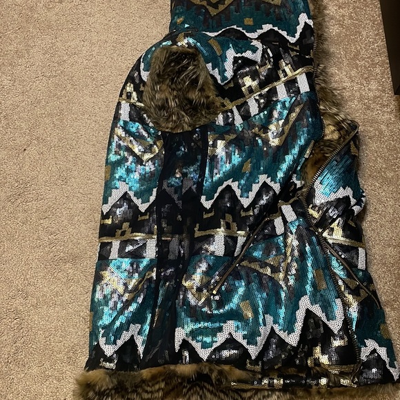 Tribal warrior sequin faux fur vest by Yoshi Zen - Picture 14 of 14